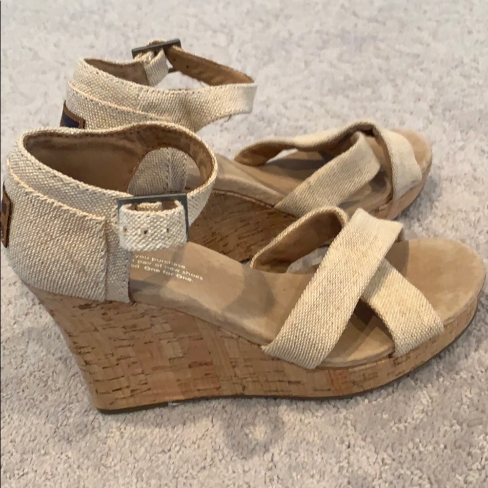 Toms wedge shoe